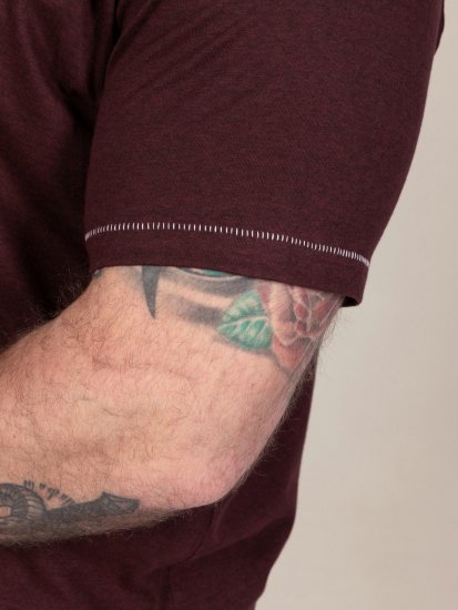 D555 Baldwin Grumpy Old Man Club Print Crew Neck T-shirt Burgundy/ Black Twist - Tricouri - Tricouri Bărbați Mărimi Mari