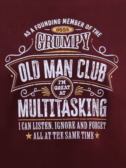 D555 Baldwin Grumpy Old Man Club Print Crew Neck T-shirt Burgundy/ Black Twist - Tricouri - Tricouri Bărbați Mărimi Mari