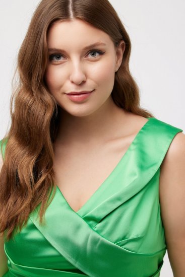 Ulla Popken 817135 Rochie de seară în formă de A cu decolteu în V Verde - Rochii de seară - Rochii de seară marimi mari