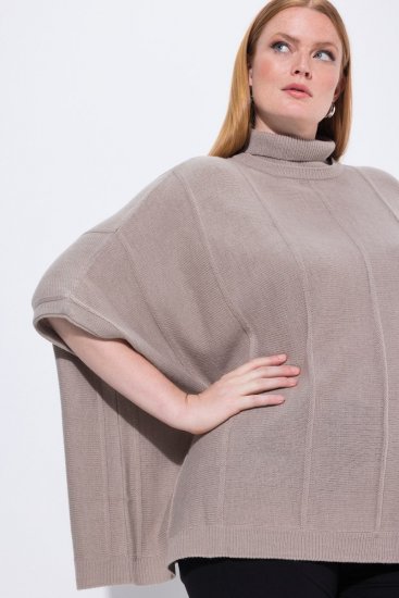 Ulla Popken 844996 Poncho reiat din merinos cu guler pe gât Maro deschis - Ponchouri și pelerine - 