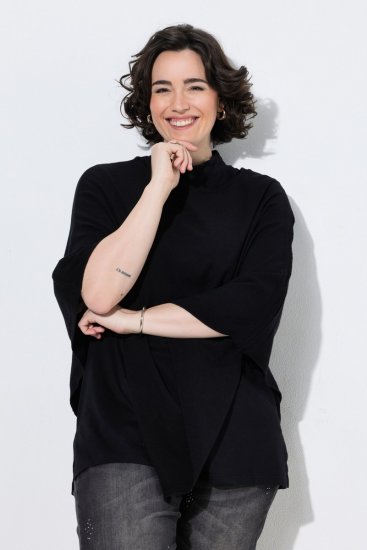 Ulla Popken 855277 Poncho tricotat cu tiv ascuțit și decolteu bărcuță Neagră - Ponchouri și pelerine - 