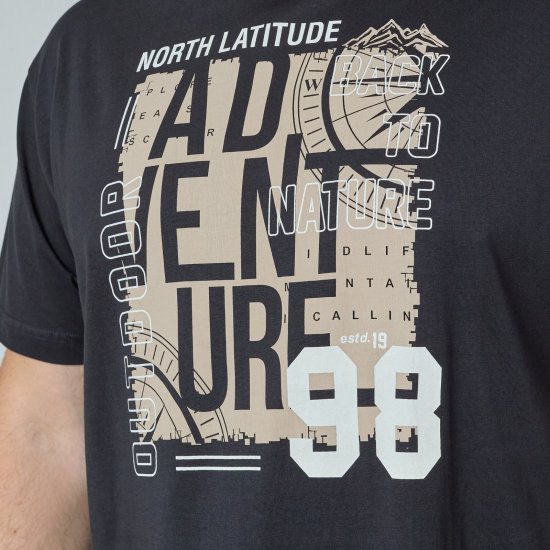 North Latitude Adventure 98 Graphic Tee Negru - Tricouri - Tricouri Bărbați Mărimi Mari