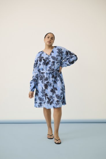 Kaffe Curve Aliana Dress Blue Flower Animal - Rochii midi - 
