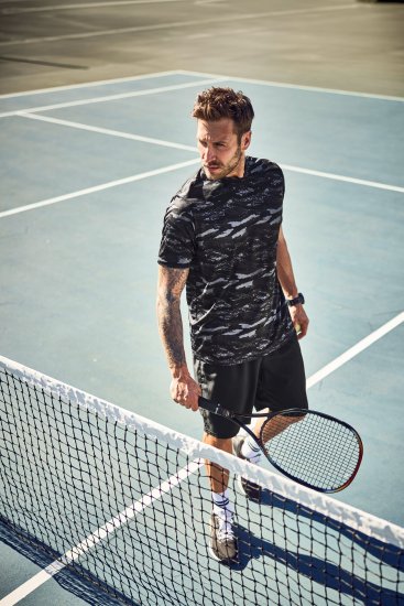 JP1880 QuickDry Graphic Print Tennis T-Shirt Black - Haine sport & haine de exterior - Haine Sport & Exterior Bărbați Mărimi Mari