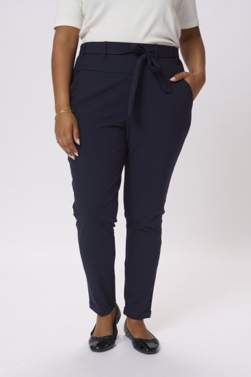 Kaffe Curve Jia Pantaloni cu curea Bleumarin miezul nopții - Blugi & Pantaloni pentru Femei Mărimi Mari – Plus Size - 