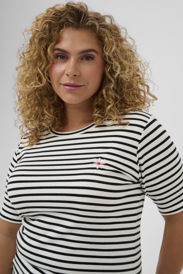 Kaffe Curve Lia Flower T-Shirt Chalk/Deep Black - Tricouri - 
